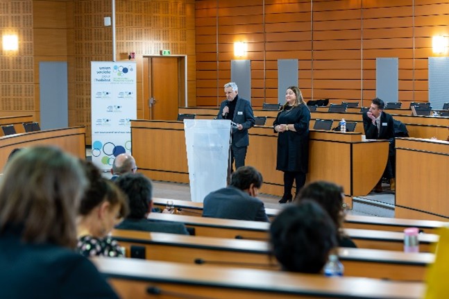 Interventions de FX DUGOURD et N AKPINAR-ISTIQUAM